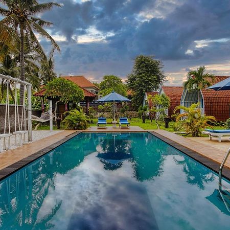 Megaland Bungalow Batununggul Екстер'єр фото